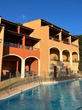 Appartement vue sur mer, piscine, garage privé